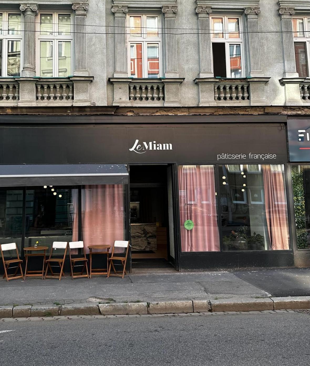 Urban Zenhouse No.2 - Breakfast Included Appartement Bratislava Buitenkant foto