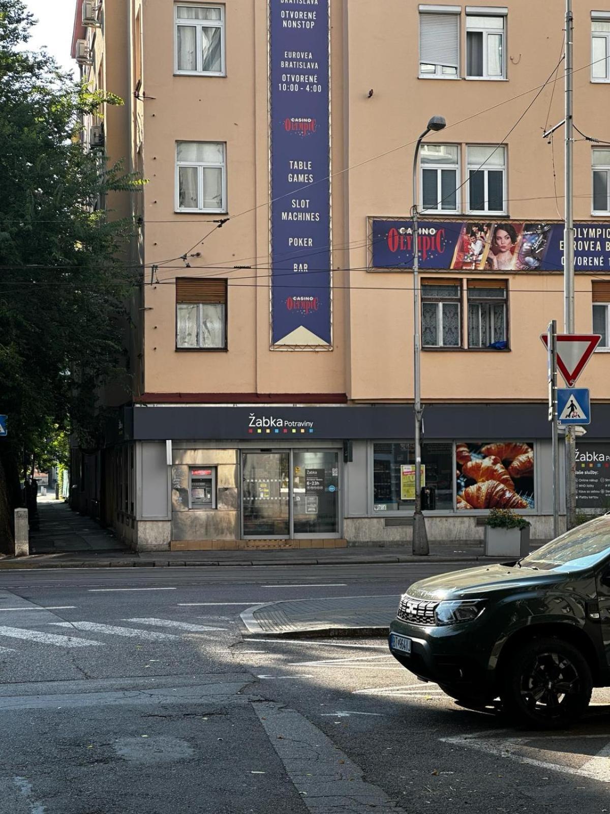 Urban Zenhouse No.2 - Breakfast Included Appartement Bratislava Buitenkant foto