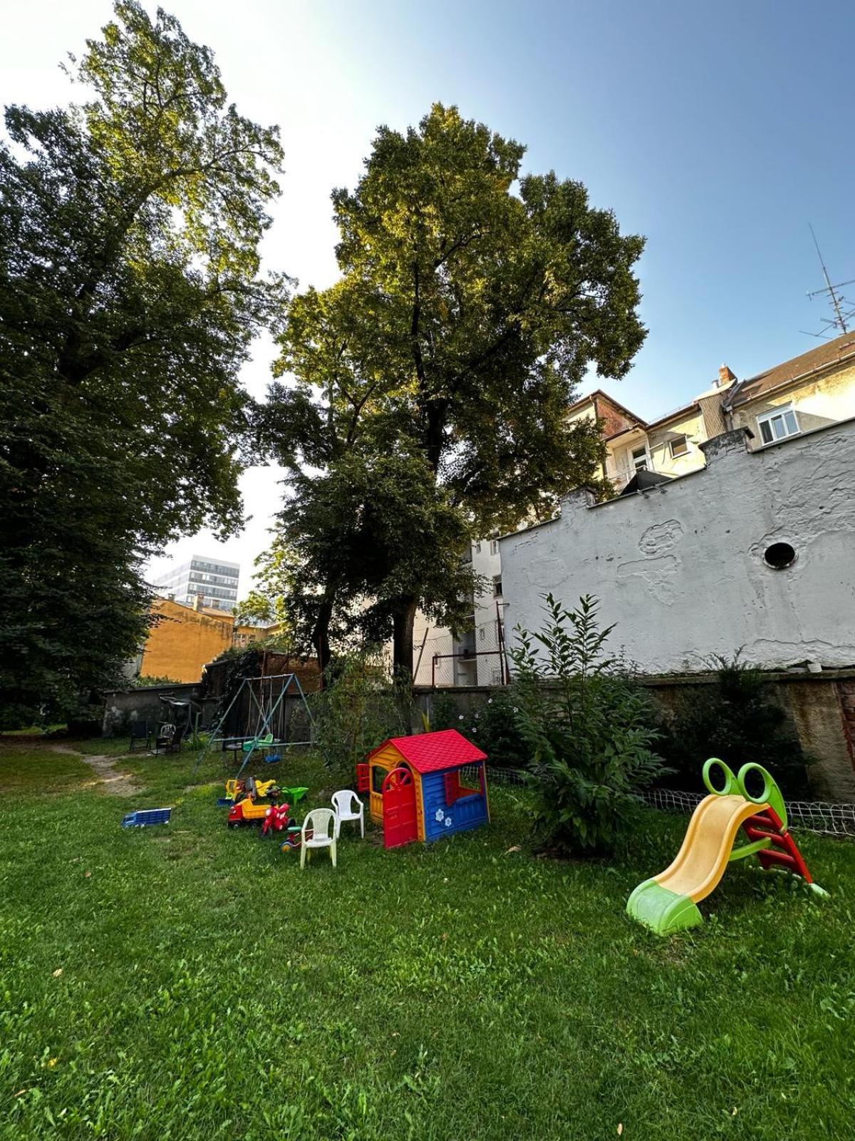 Urban Zenhouse No.2 - Breakfast Included Appartement Bratislava Buitenkant foto