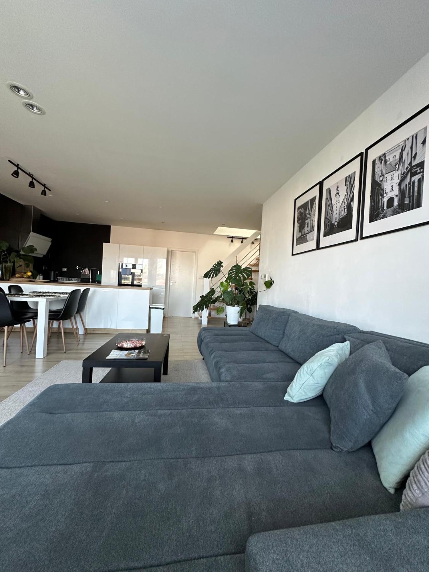 Urban Zenhouse No.2 - Breakfast Included Appartement Bratislava Buitenkant foto