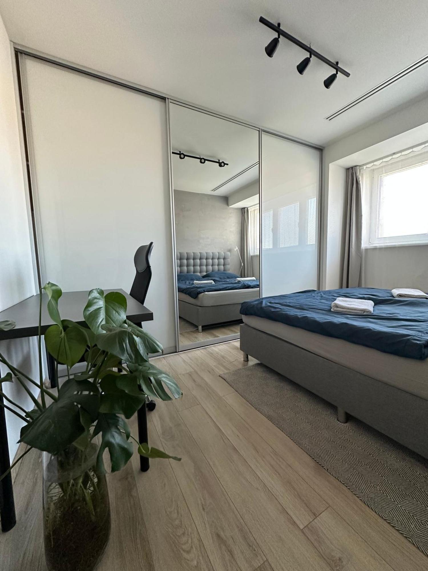 Urban Zenhouse No.2 - Breakfast Included Appartement Bratislava Buitenkant foto